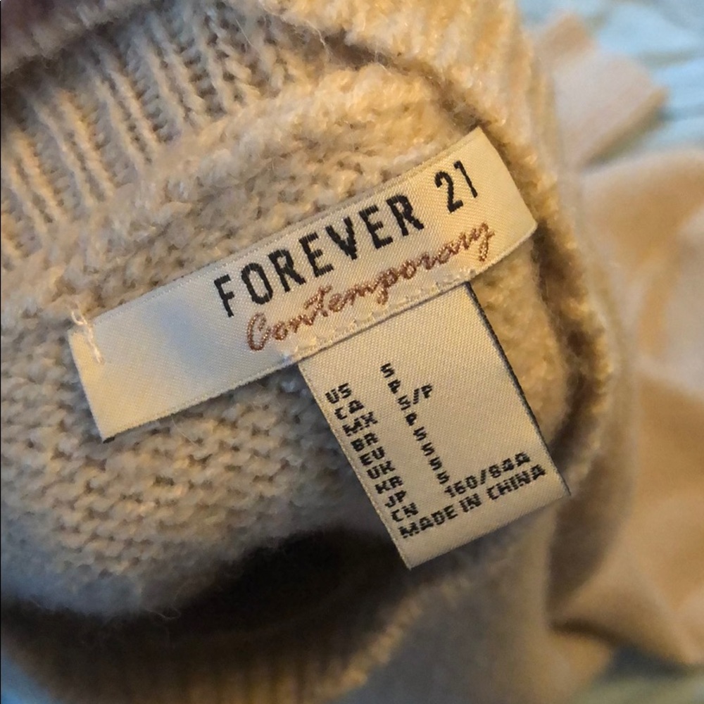 Forever 21 cream turtleneck with open back - Picture 4 of 4